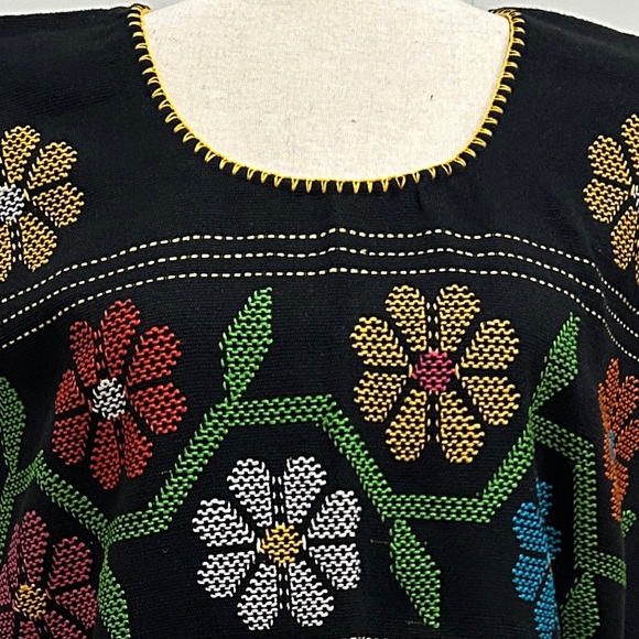 Multicolored Floral Embroidered Mexican Blouse 100% handmade. - Picture 3 of 9